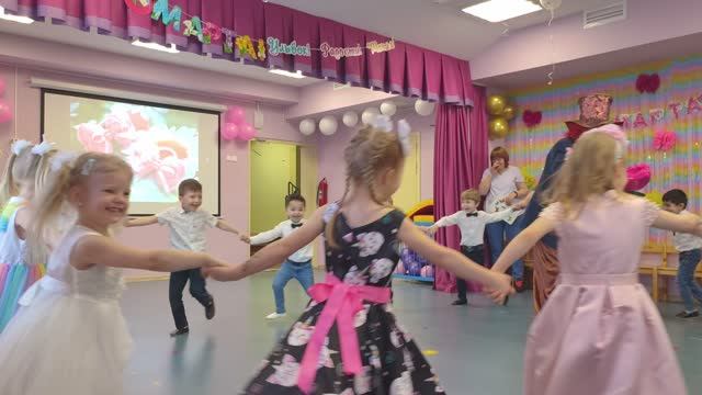 Утренник к 8 марта в детском саду. 2024 смотреть онлайн