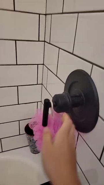 time to get a shower!! смотреть онлайн