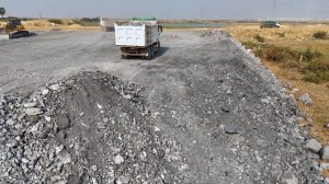 Строительство, засыпка щебёнкой  очередной площадки