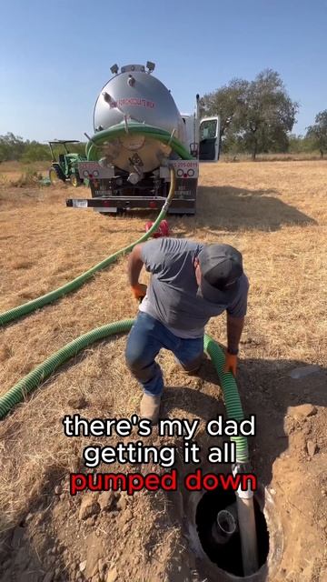 Pumping out a septic tank with my dad 💩 🤠 #bluecollar #septictank #work #plumbing смотреть онлайн