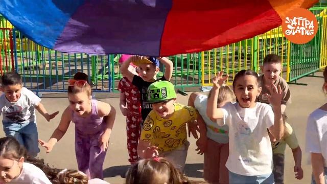 Выпускной в парке аттракционов смотреть онлайн