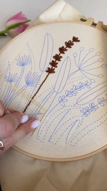 Стебельчатый шов, Stem Stitch #вышивка #embroidery #stemstitch #вышивкадляначинающих смотреть онлайн