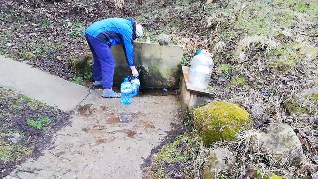 Истинска изворна вода от природата, близо до пътя за с. Сушица и Коматинските скали - 25.01.2021 г. смотреть онлайн
