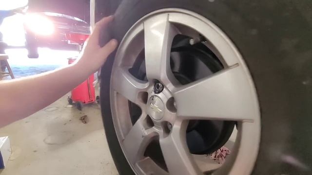 Spinning Wheel Stud & Seized Lug? What Would You Do? смотреть онлайн