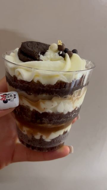 Трайфл, белые ногти с Микки Маусом смотреть онлайн