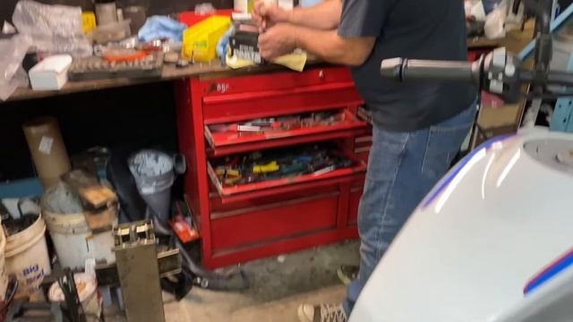 BMW G 310 GS Battery Location & Installation смотреть онлайн