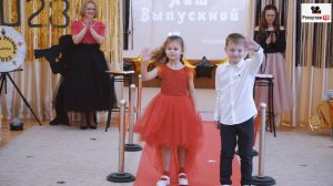 Открытие Выпускного праздника в детском саду и эффектный выход выпускников, съемка видео