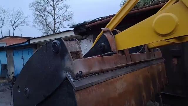 Замена ножа отвала и восстановление внутренней части челюсти! Видео из архива