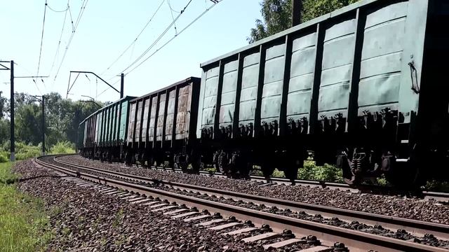 Круглобуферный ВЛ10-1535,"бритый" ВЛ10-1316,зелёная "машка",два экс-"попугая" и другие обитатели БМ смотреть онлайн
