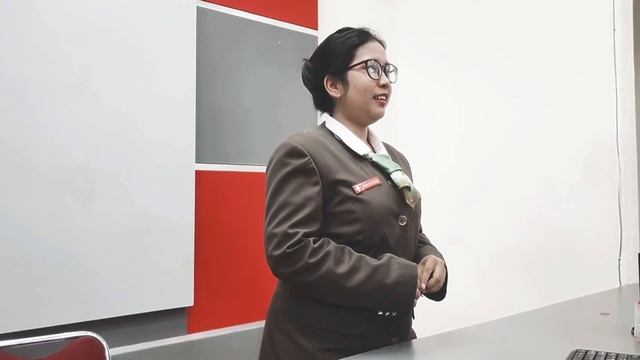 Hotel Check-In (Mandarin Language) смотреть онлайн