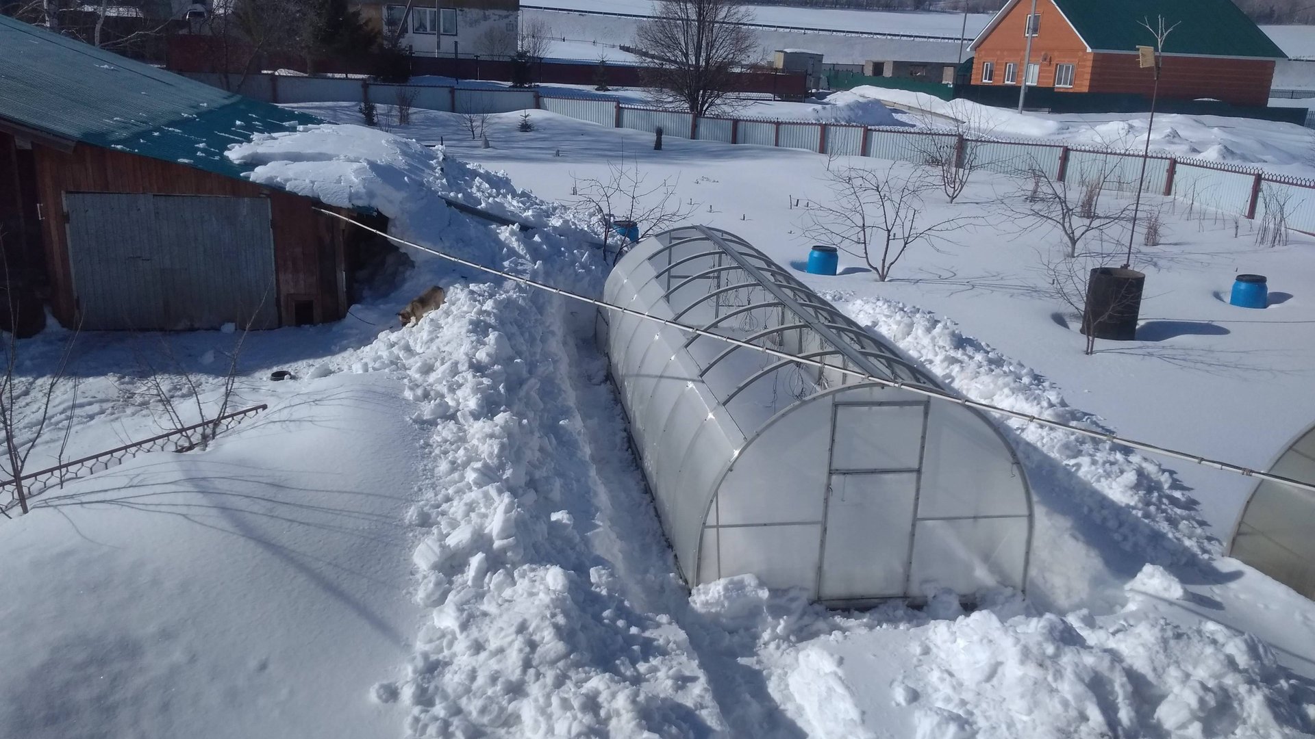 Закрываем раздвижную крышу теплицы! Готовимся к посадочному сезону.