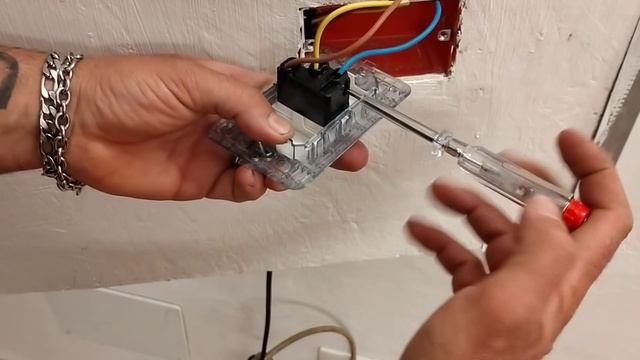 IL CERCA FASE ACCENDE NEL NEUTRO E LA PRESA NON FUNZIONA, VEDIAMO IL MOTIVO смотреть онлайн