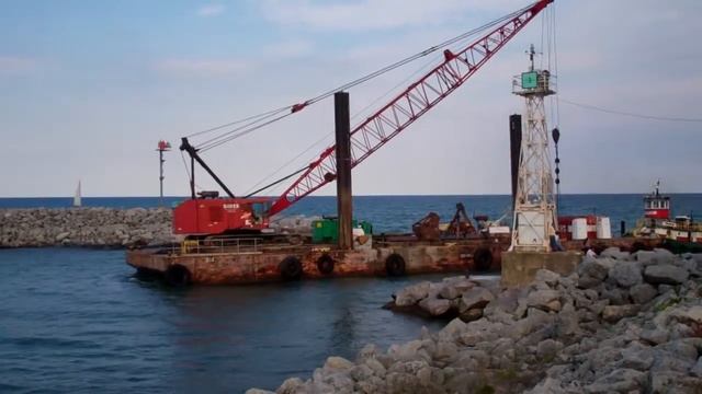 Barge Enters the Root River смотреть онлайн