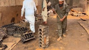 Как индусы делают тормозные колодки из старых двигателей.