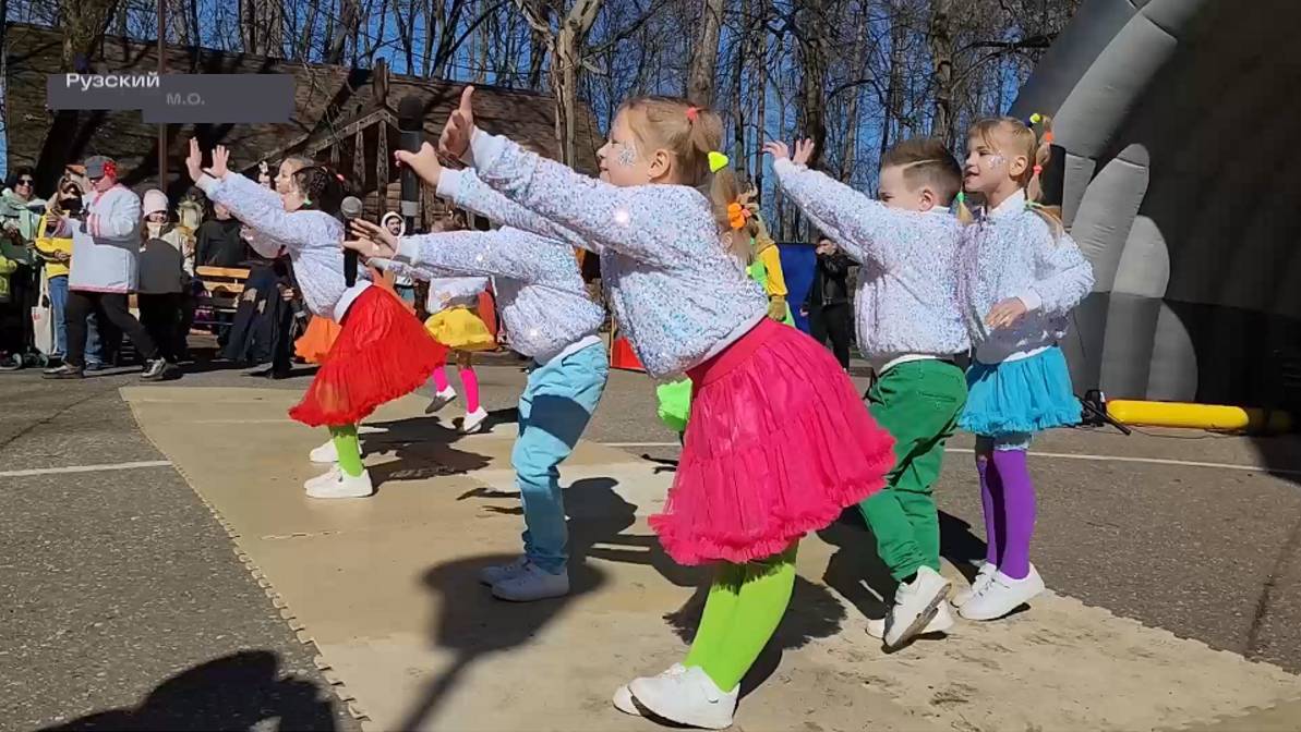 В рузском парке культуры и отдыха «Городок» состоялся фестиваль сказок «Там, на неведомых дорожках» смотреть онлайн