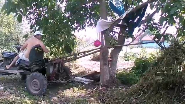 СУПЕР вили на трактор погруска трави з городу смотреть онлайн