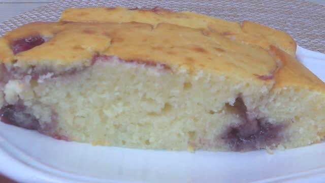 Пирог на кефире получается влажным и очень нежным❗ Выпечка к чаю ❗Пирог "Быстрый " на кефире❗ смотреть онлайн