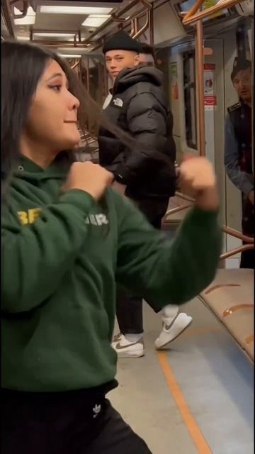 Суету в метро навела ! смотреть онлайн