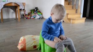 Малыш засыпает на горшке!!! ...)))
