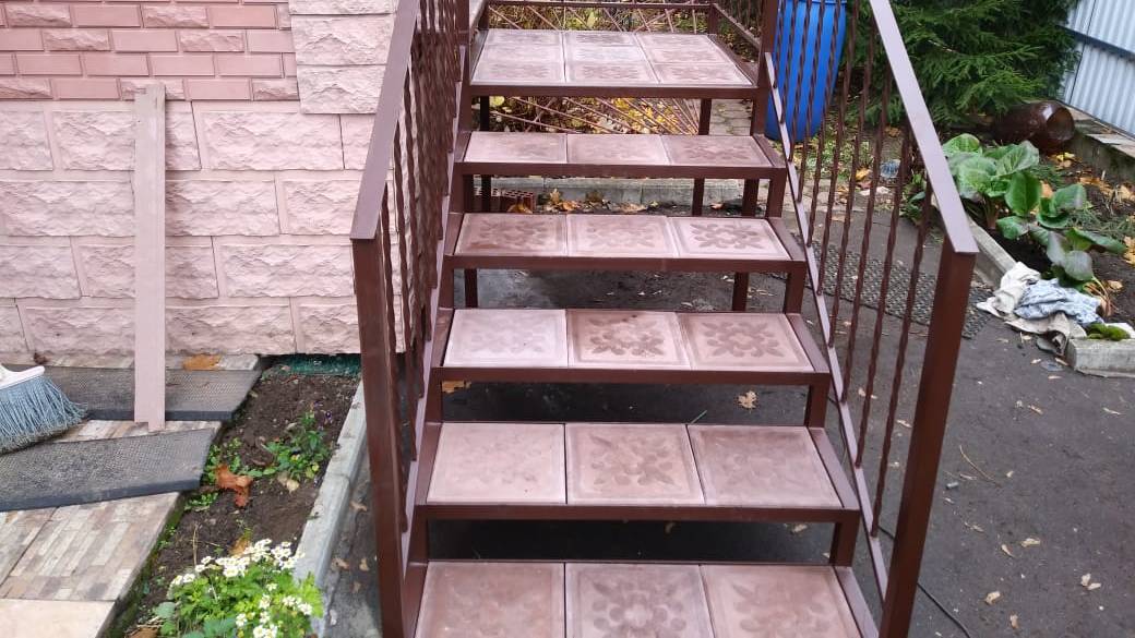 Металлическая уличная лестница с плиткой смотреть онлайн