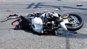 МИФЫ которые губят мотоциклистов l никогда не клади мотоцикл при ДТП