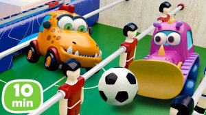 Машинки Мокас играют в НАСТОЛЬНЫЙ ФУТБОЛ! ⚽ Веселый мультфильм для мальчиков