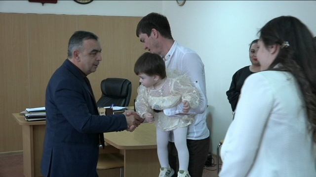 Вручение жилищных сертификатов молодым семьям смотреть онлайн