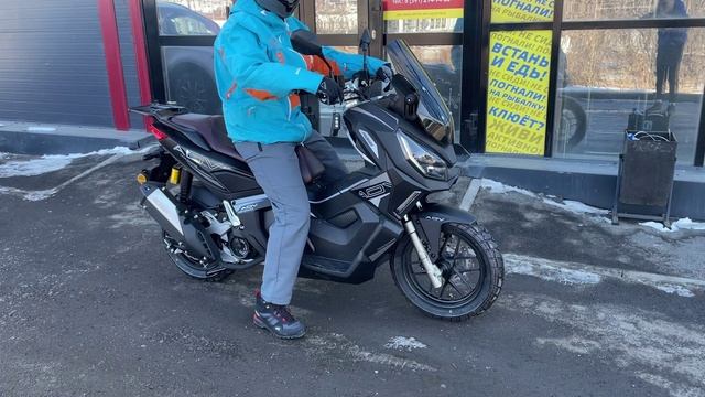 Выдача максискутера PROMAX-HONDA ADV 250 EFI в МотоЦентре X-MOTORS г. Красноярск смотреть онлайн