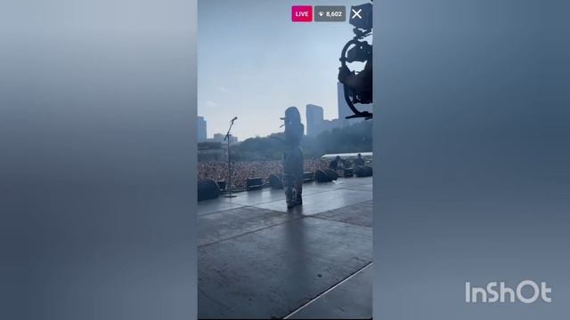 Jxdn Lollapalooza- Jaden brings Nessa Barrett onstage to perform "La Da Die" смотреть онлайн