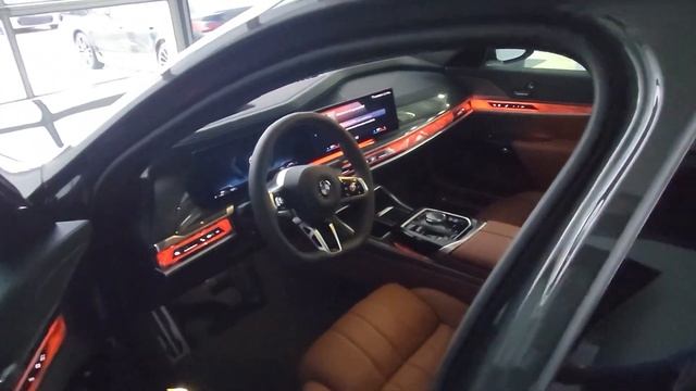 2023 BMW 760i xDrive - 4.4L V8 536 hp | Completely Redesigned(1080p) смотреть онлайн