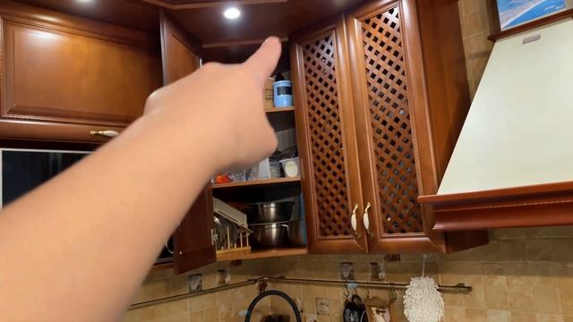 Организация на Кухне! Выбрасываю все Салатовое и Цветное! Расхламление и Уборка 🧹 смотреть онлайн