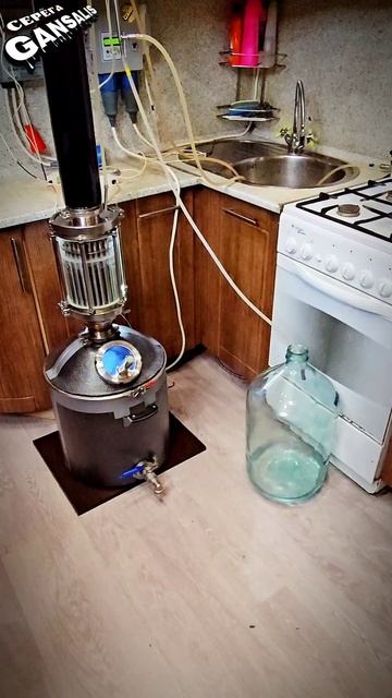 Казалось бы только вчера снимал это , а уже ровно год прошёл #хитростисамогонщика #ммц #самогон смотреть онлайн