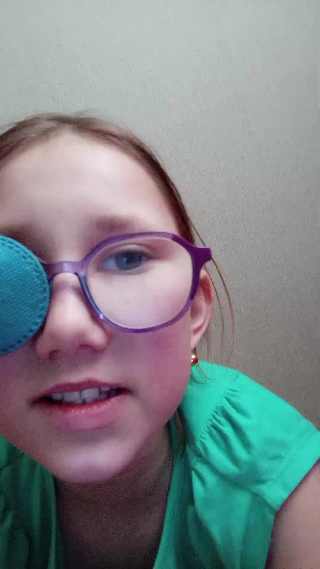 Мама и дочка идут в салон красоты смотреть онлайн