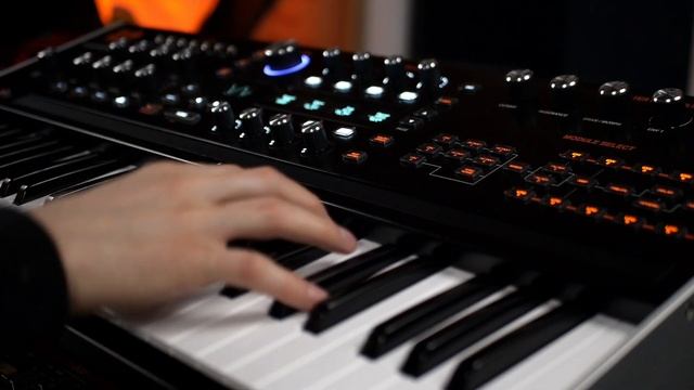 Rhodes sound with ASM Hydrasynth (no talking) смотреть онлайн