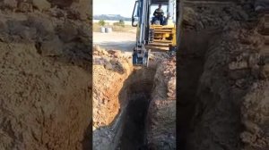 Экскавато Погрузчик Bizon 888 в работе