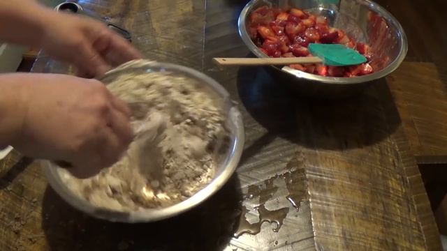 STRAWBERRY RHUBARB CRISP смотреть онлайн