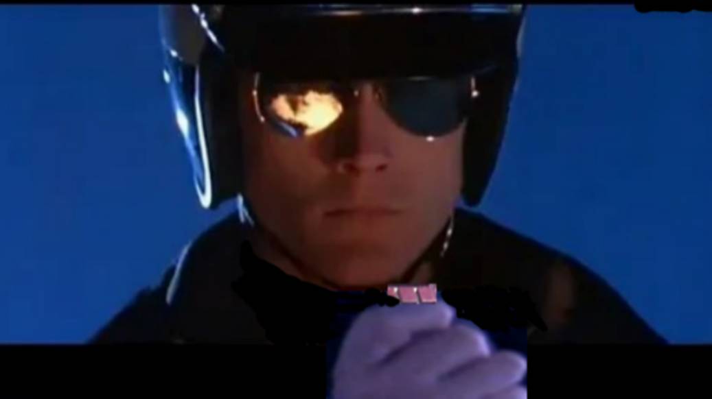 Терминатор 7,Терминатор находит в обломках Т800 отломанные Транзисторы,и Metallica 