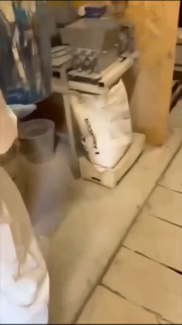 Хохлоканалы сообщают, что на видео - процесс добычи тротила из старых мин смотреть онлайн