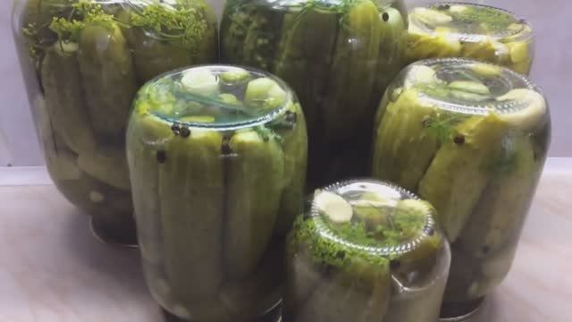Маринованные огурчики — хрустящие и вкусные! 🥒✨ смотреть онлайн