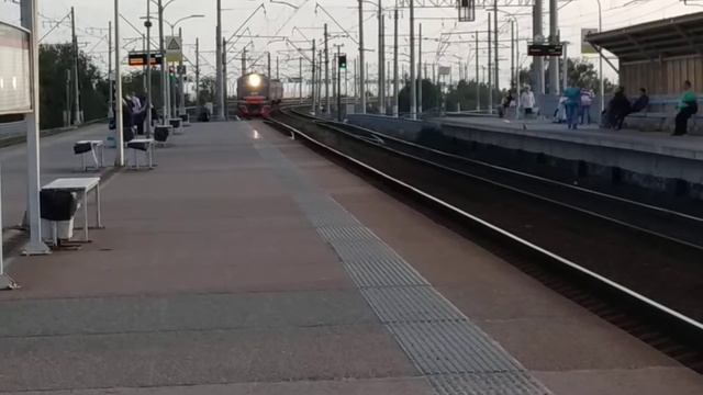 Сизая. Электропоезд ЭД4М-0118 на станции Ленинский проспект смотреть онлайн