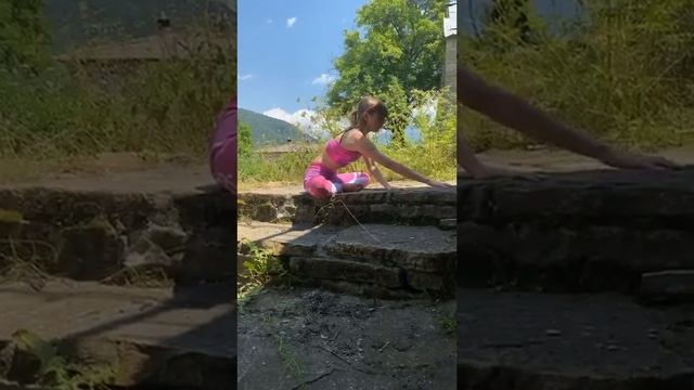 Masha Bwi Stretching in the Mountains смотреть онлайн