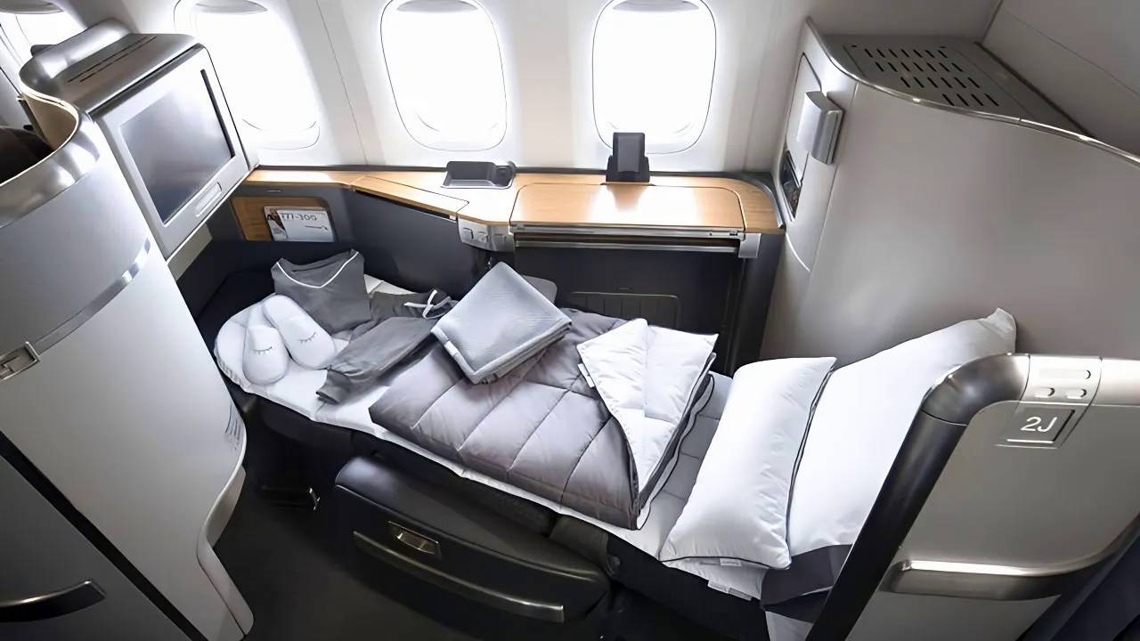 $10,555 American Airlines First Class Flight ｜ Boeing 777-300ER ｜ New York To Doha (+ JFK Lounge）