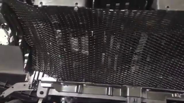 Установка сетки в решётку и нижнюю часть бампера. Toyota Land Cruiser Prado 150. смотреть онлайн