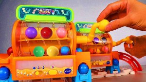 Видео для детей. Очень много разноцветных шариков попали в лабиринт. Шарики в лабиринте. Детям.