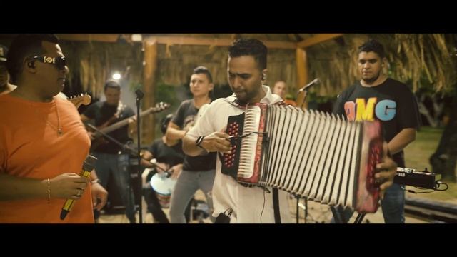 Simplemente Amigos - Erick Escobar (En Vivo) смотреть онлайн