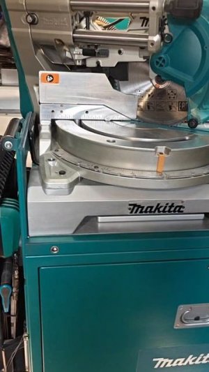Дима сын Макиты и его изобретение для установки дверей #makita #Двери #установка #бородатаядверь