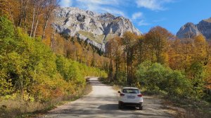 Мы проехали по строящейся дороге на Дагомыс через горы