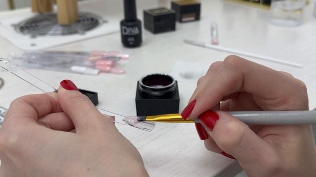 Materialy_manik показываю обзор на гель Pink Shine от ТМ Monami