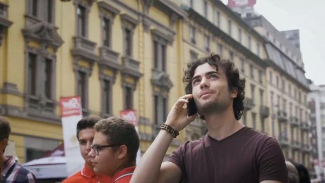 Girella Motta - Le reazioni all'affissione in Corso Buenos Aires смотреть онлайн