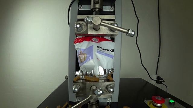 Упаковка с сухариками. Испытание на разрыв смотреть онлайн